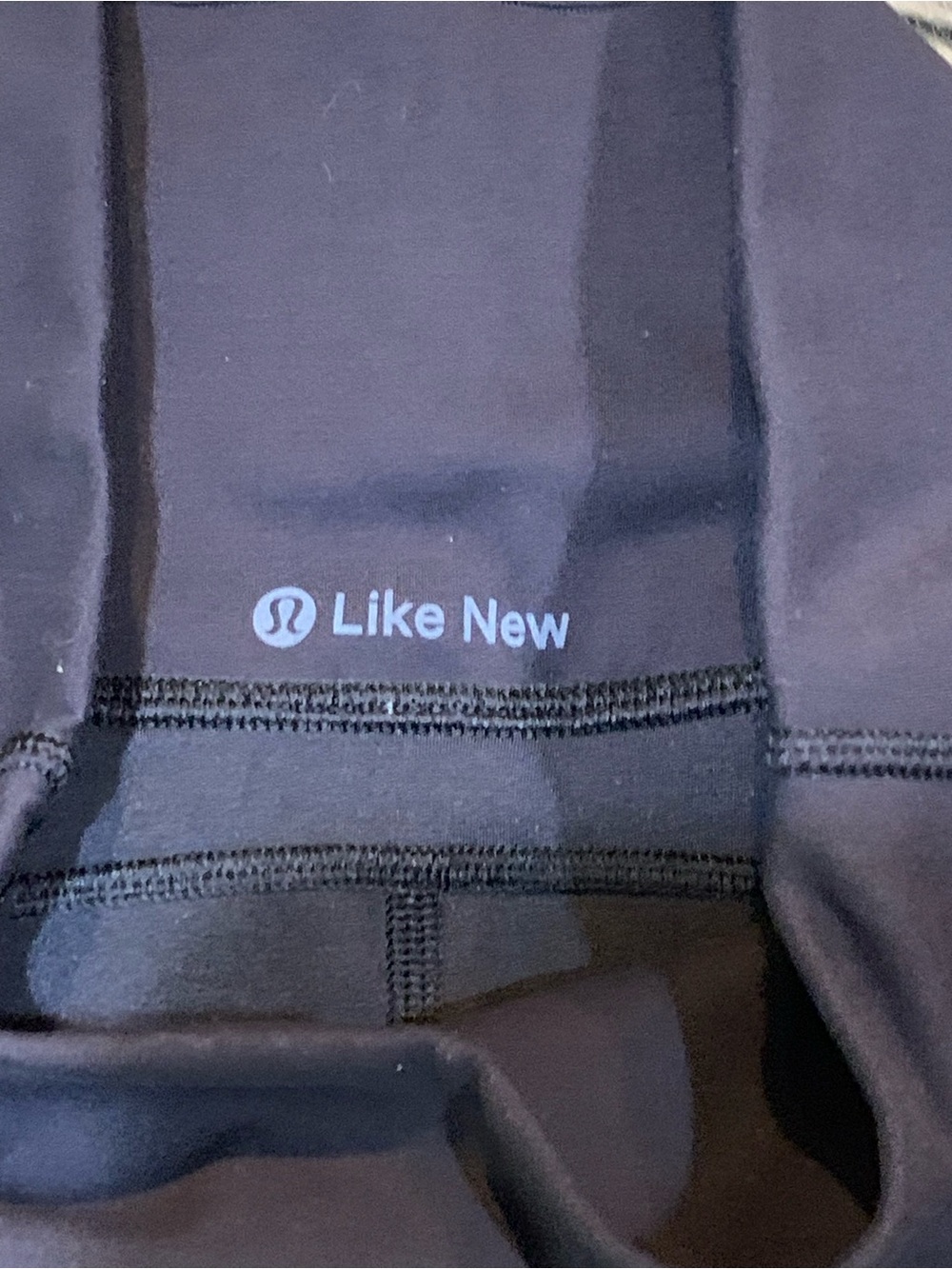 Lululemon In Movement Tight 28" *Everlux
Black Size 4 - Picture 5 of 11